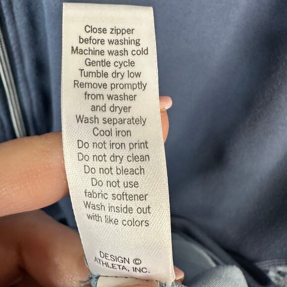 Athleta Womens size XL Running Wild Half Zip 2.0 Pullover Electro Running 152566 - Picture 10 of 10